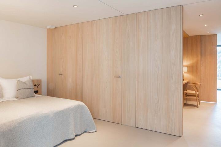 Room 10 of 76