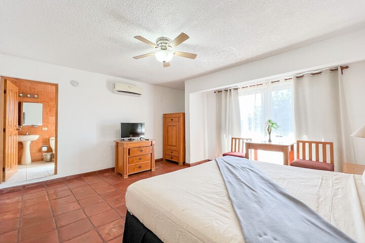 Room 5 of 12