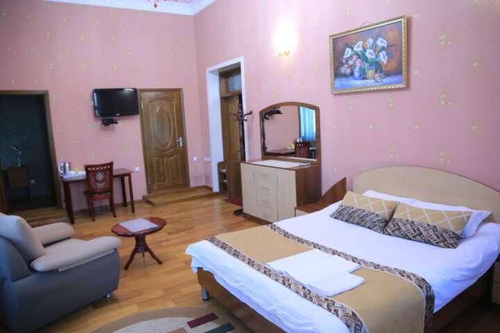 Room 2 of 10