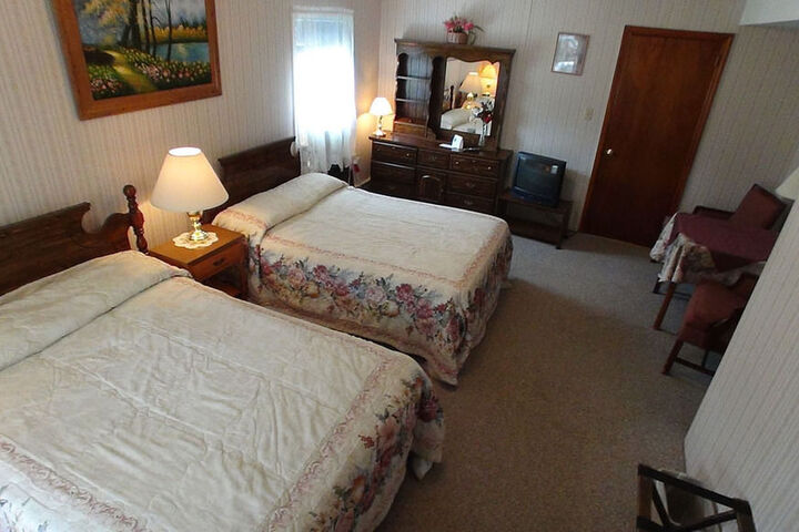Room 4 of 18