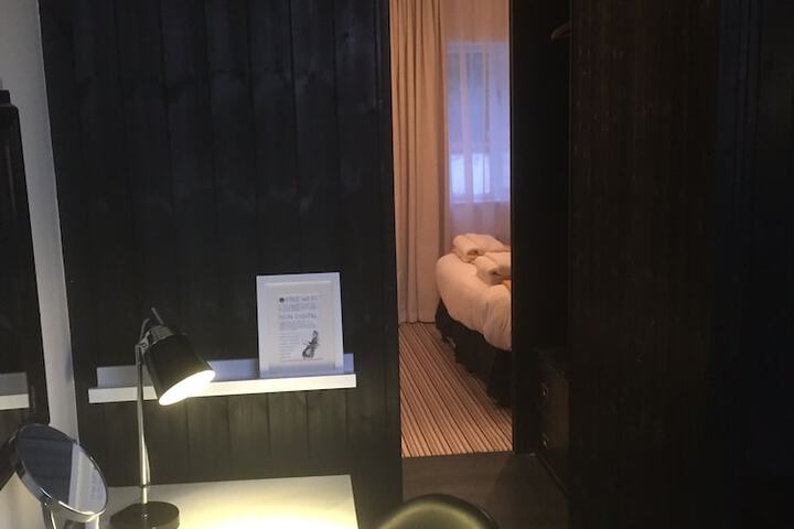 Room 6 of 25