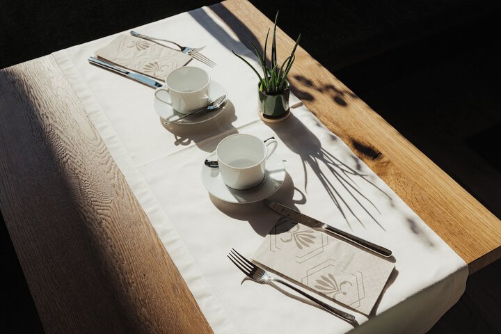 Breakfast/Coffee Service 100 of 129