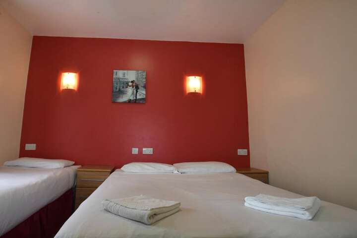 Room 27 of 40