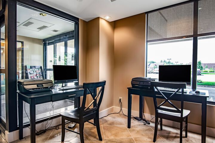 Business Center 25 of 29