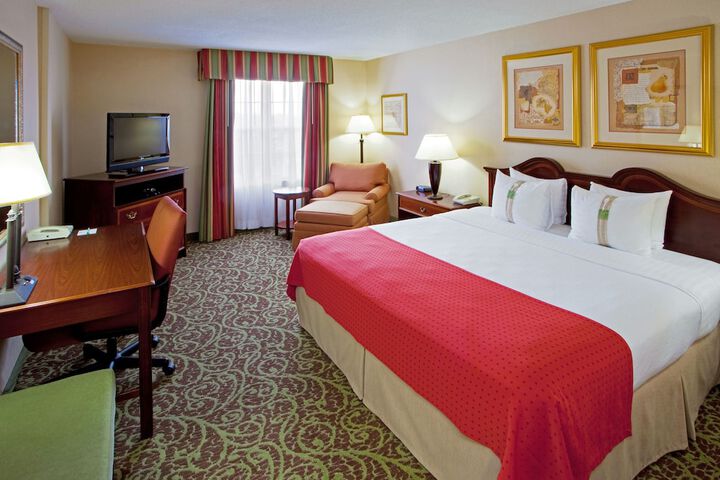 Premium King Bed (3 of 22)