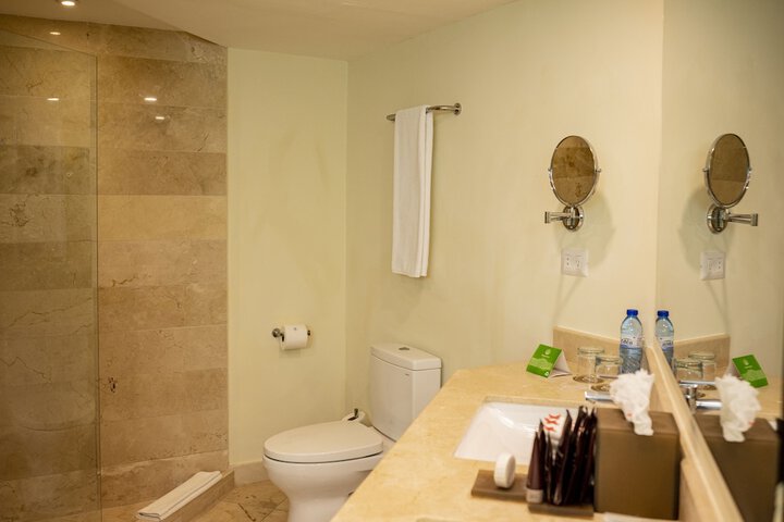 Room 4 of 131