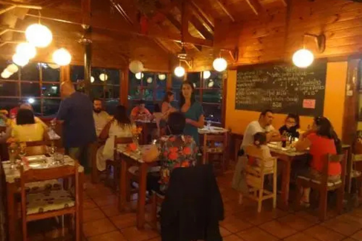 Dining 7 of 8
