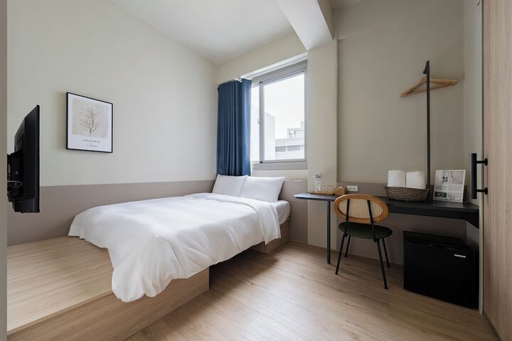 Room 7 of 32
