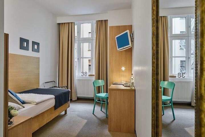 Room 19 of 33