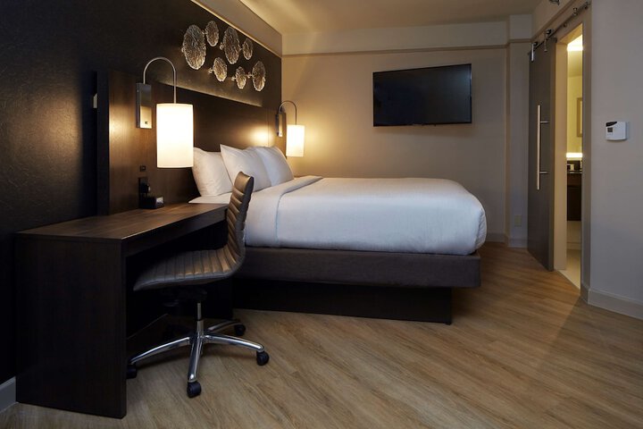 Room 17 of 44