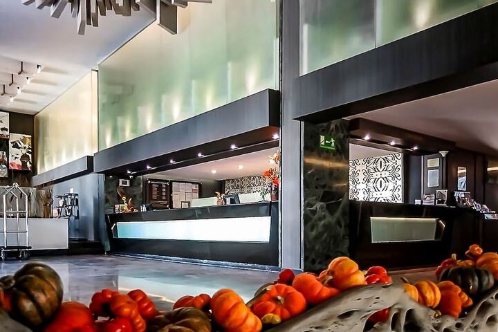Guest Lobby
