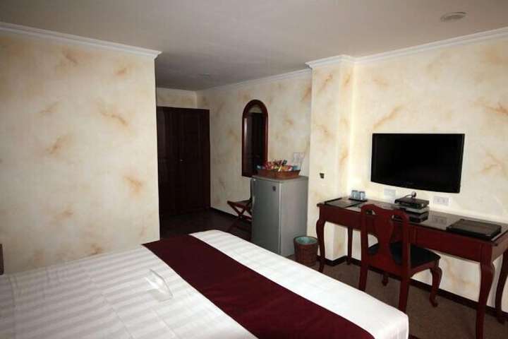 Room 3 of 38