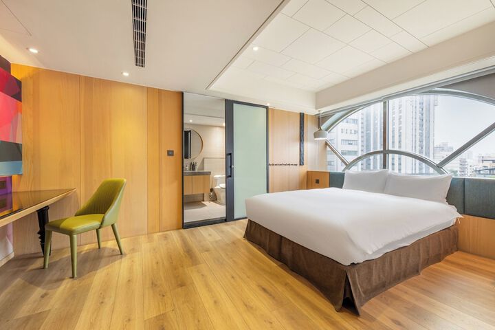 Room 33 of 103