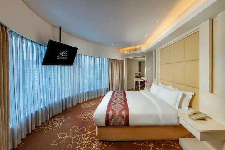 Room 9 of 37