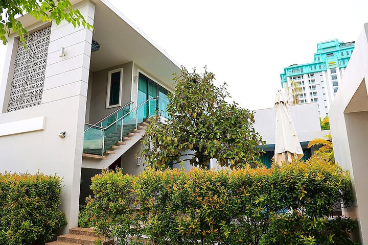 Hotel Exterior 305 of 313