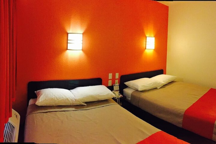 Room 11 of 37