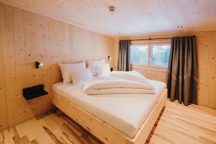 Room 23 of 117