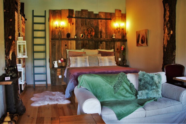 Room 28 of 122