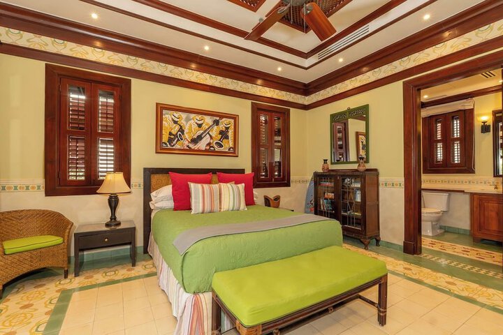Room 202 of 1000