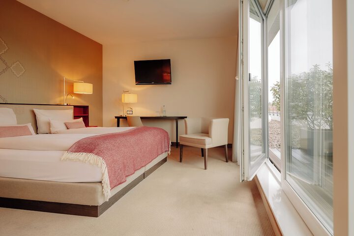 Room 15 of 48