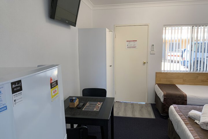 Room 11 of 32