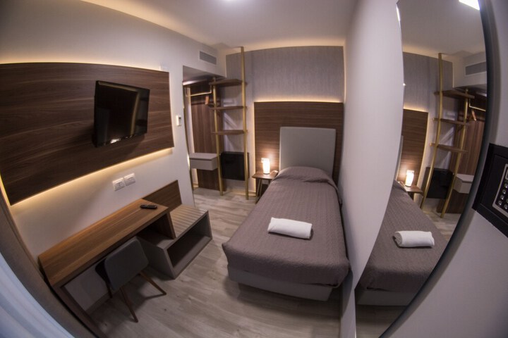 Room 12 of 44