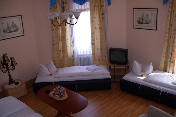 Room 14 of 33