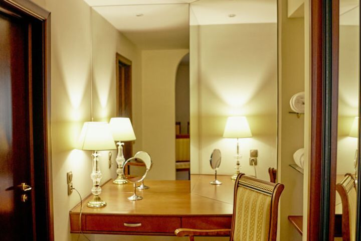 Room 17 of 40