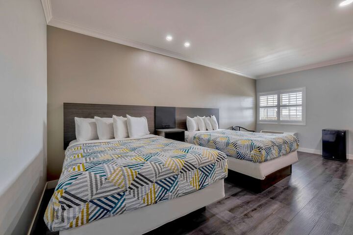 1 Queen Bed Refrigerator (10 of 26)