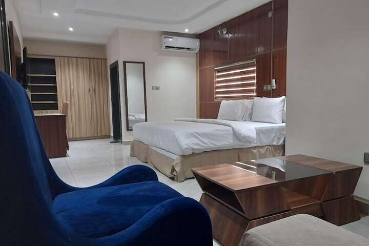 Room 5 of 62