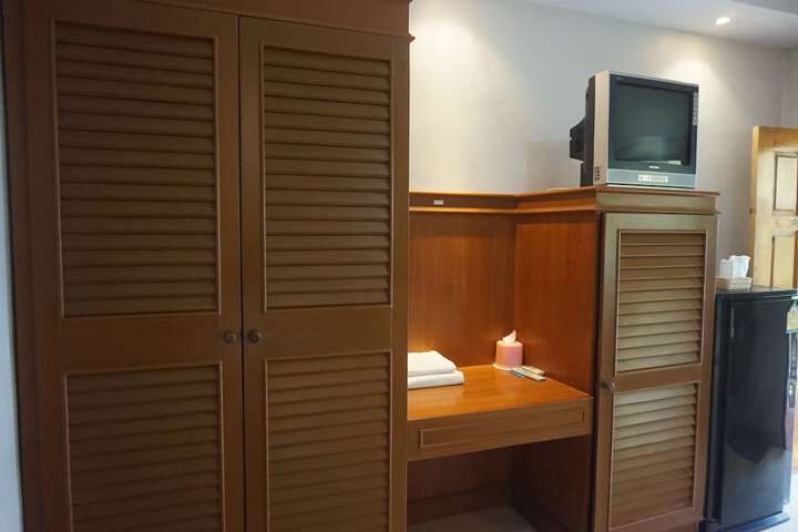 Room 17 of 28