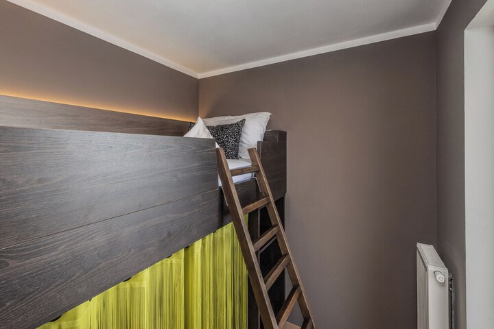 Room 42 of 83