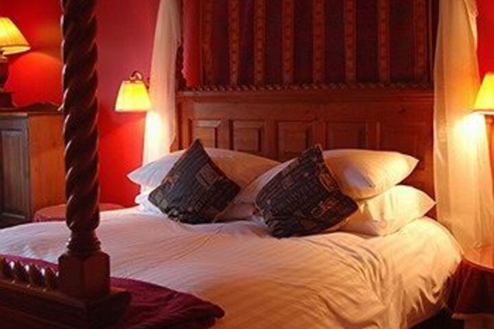Room 4 of 13