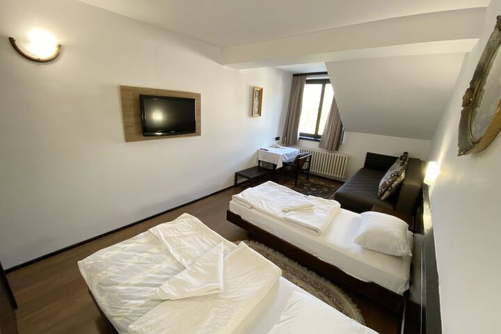 Room 25 of 68