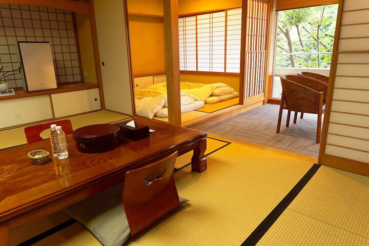 Room 11 of 22