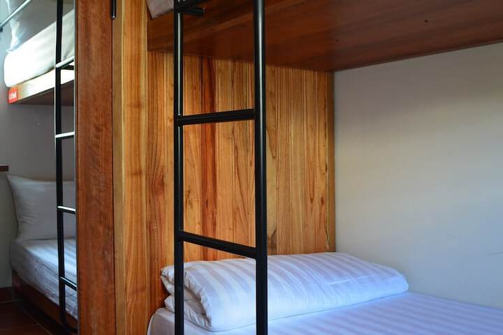 Room 6 of 32