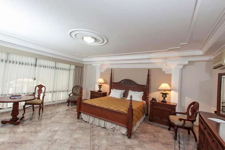 Room 9 of 37