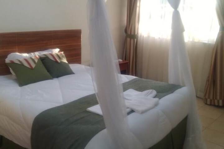 Room 9 of 32