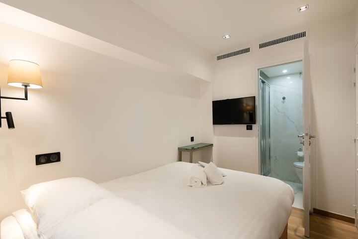 Room 4 of 70