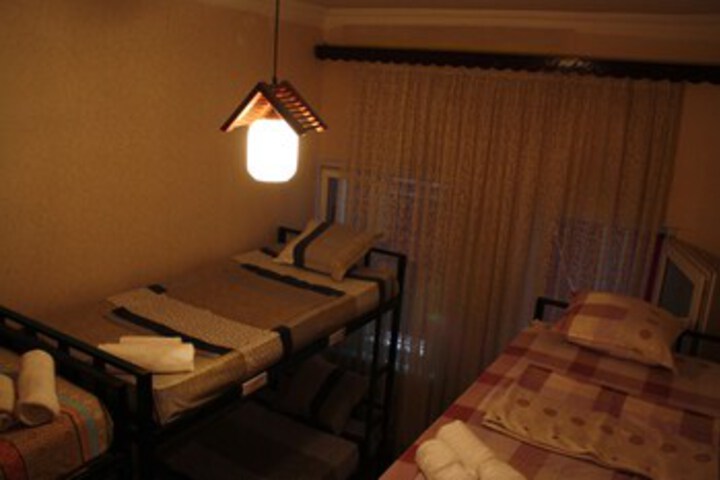 Room 3 of 32