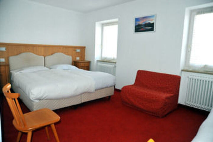 Room 6 of 13