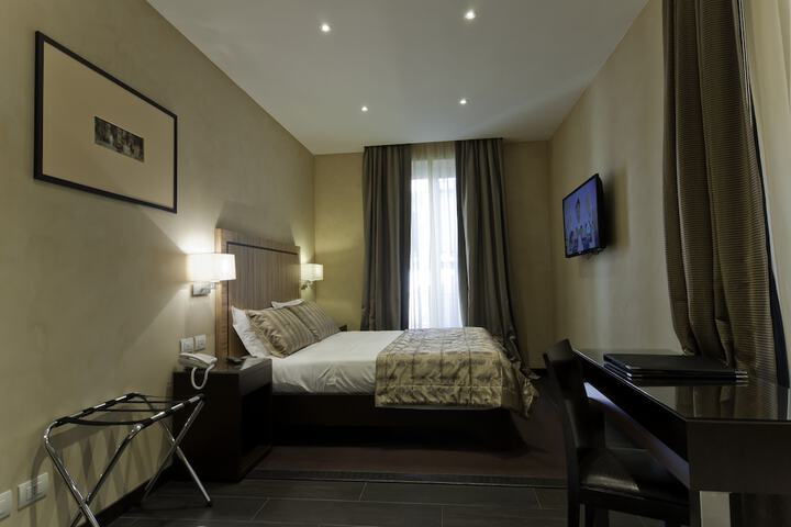 Room 47 of 106