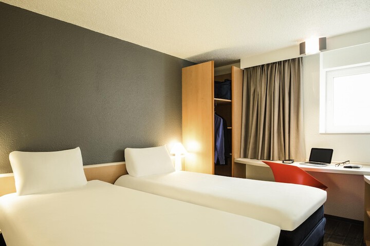 Room 13 of 52