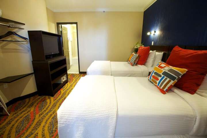 Double Bed Accessible (6 of 9)