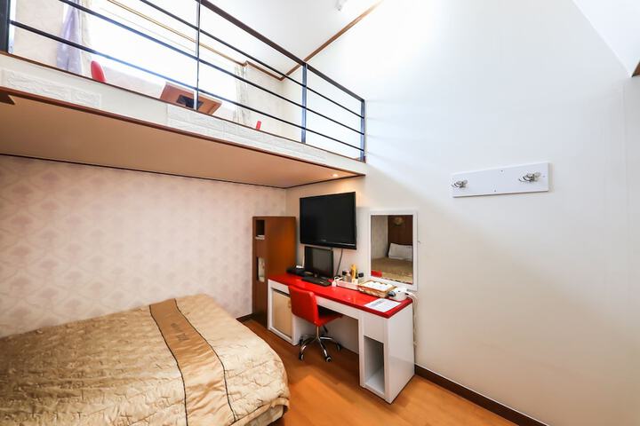 Room 16 of 47