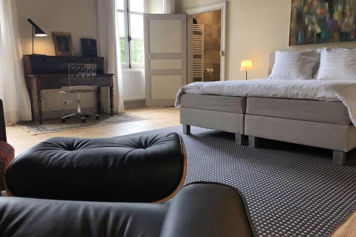 Room 30 of 144