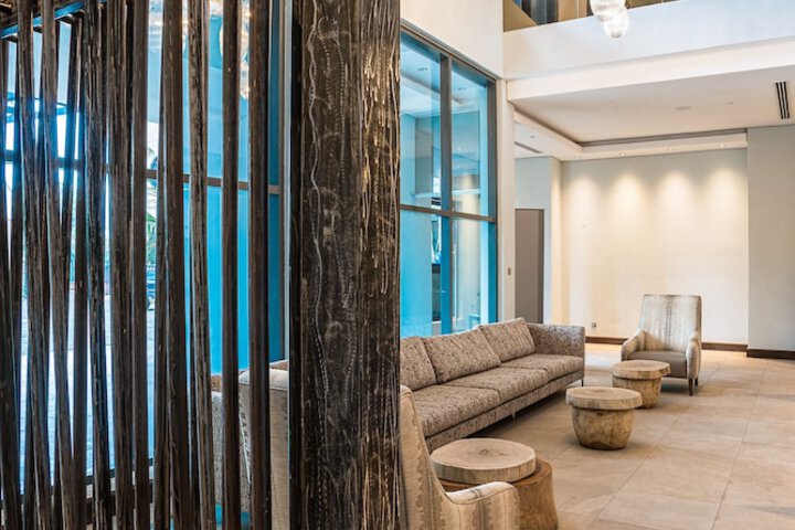 Entrance & Lobby