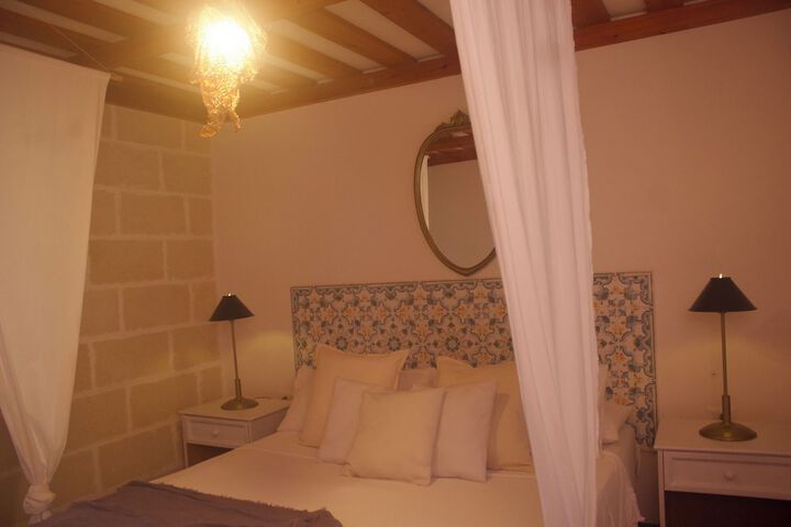 Room 5 of 11