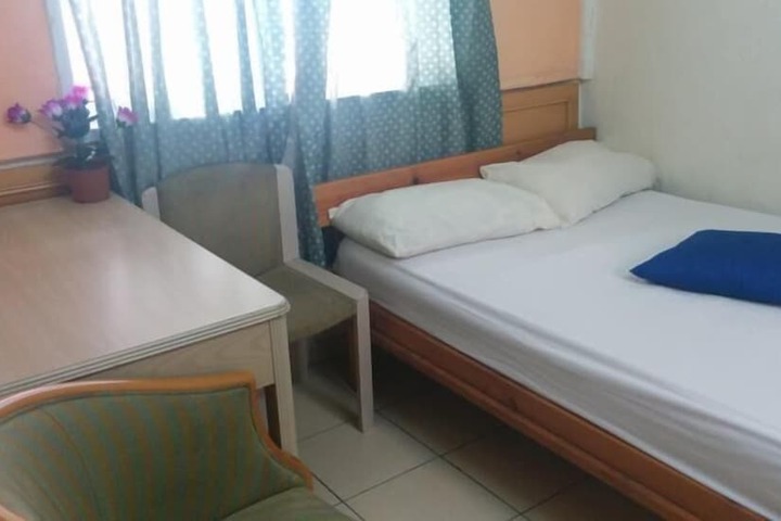 Room 16 of 34