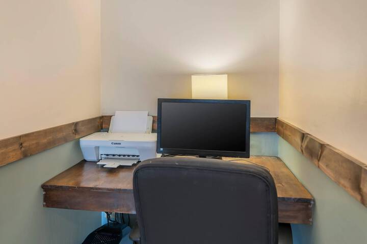 Business Center 34 of 35